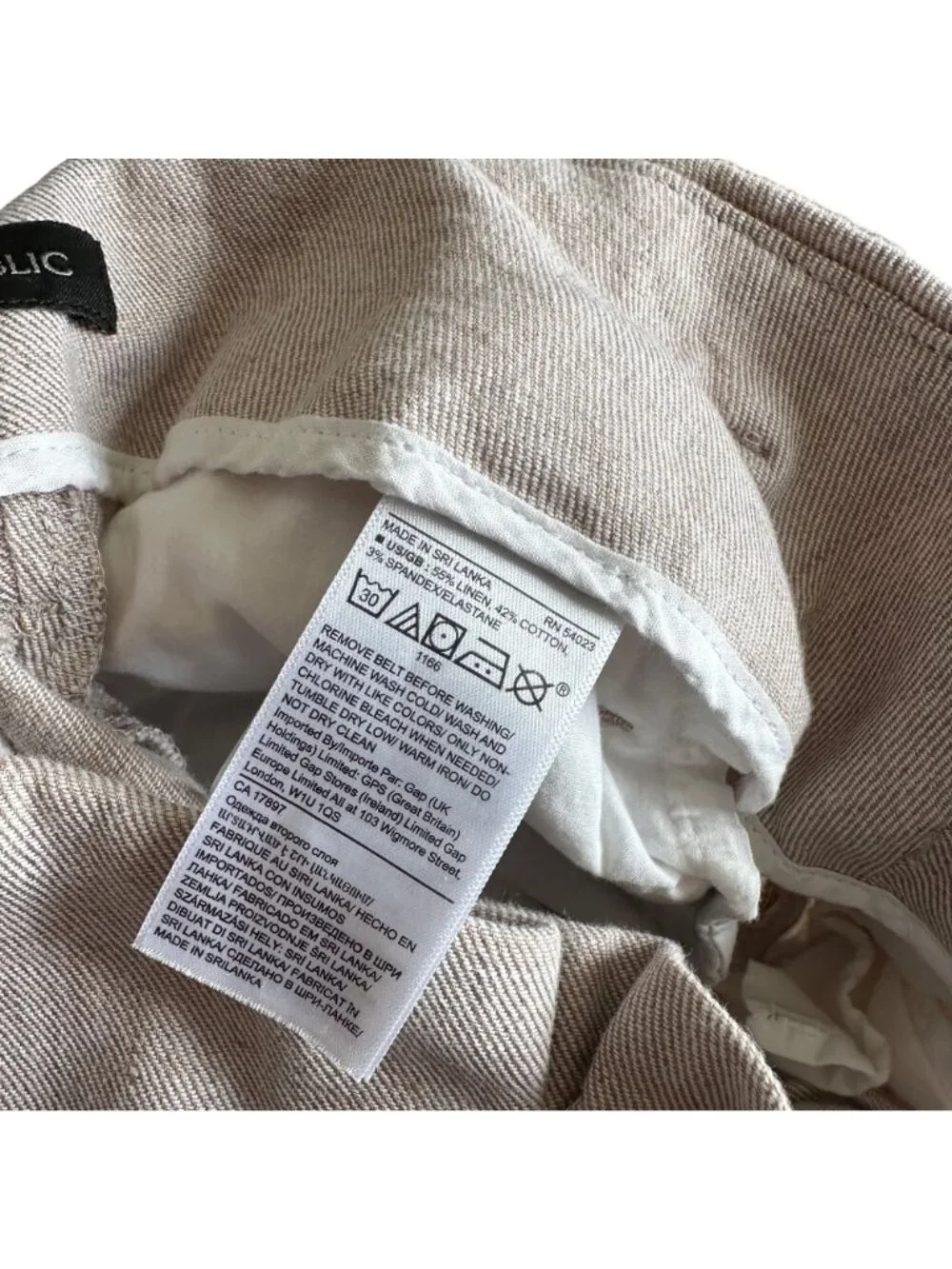 Banana Republic brand banana